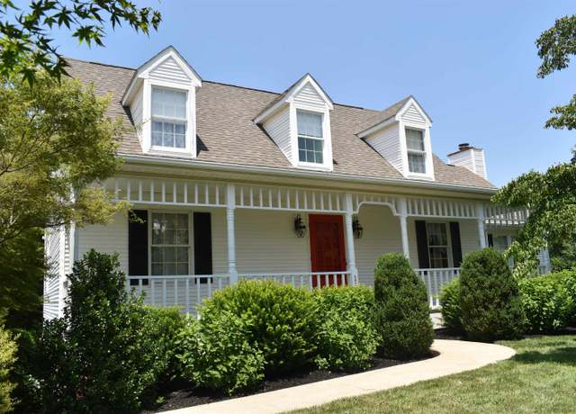 Property at 118 Sunset Dr, Waynesboro, VA 22980, 3 beds, 2.5 baths