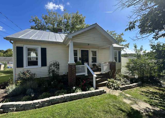 Property at 325 Thompson St, Staunton, VA 24401, 3 beds, 1.5 baths
