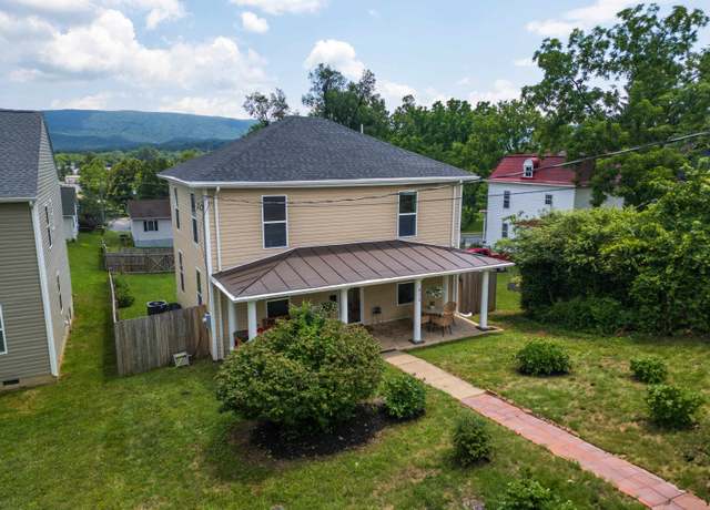 Property at 832 Grayson Ave, Waynesboro, VA 22980, 4 beds, 2.5 baths