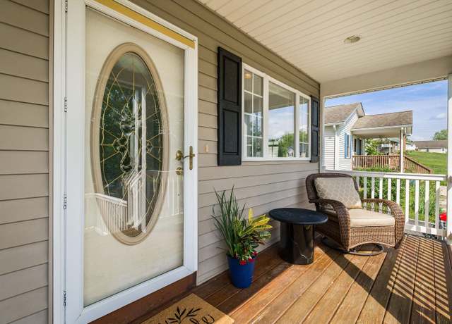 Property at 725 Mineola St Unit A, Staunton, VA 24401, 3 beds, 2 baths