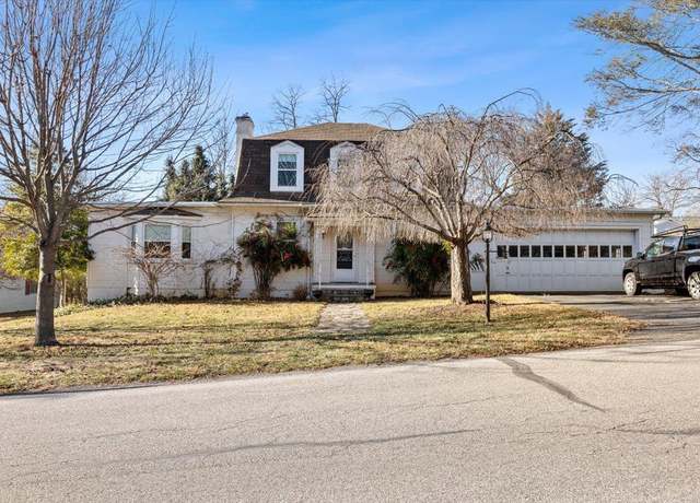 Property at 419 College Cir, Staunton, VA 24401, 3 beds, 2.5 baths