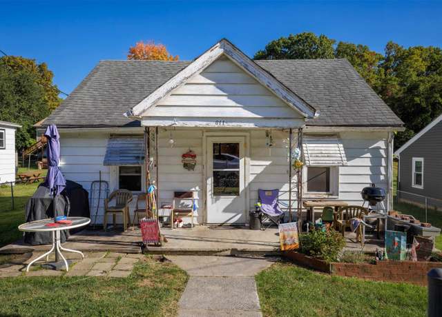 Property at 611 Randolph St, Staunton, VA 24401, 4 beds, 1 bath