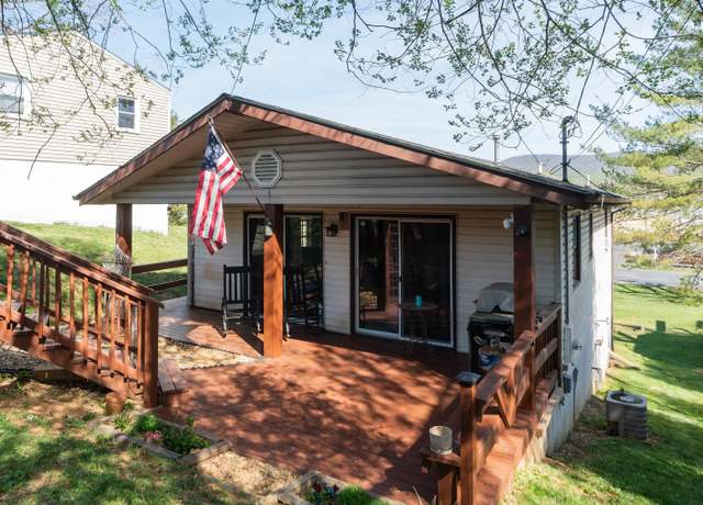 Property at 860 Fairfax Ave, Waynesboro, VA 22980, 3 beds, 1 bath