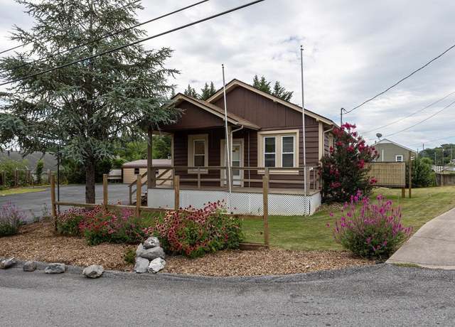 Property at 2408 Cedar St, Staunton, VA 24401, 2 beds, 1.5 baths