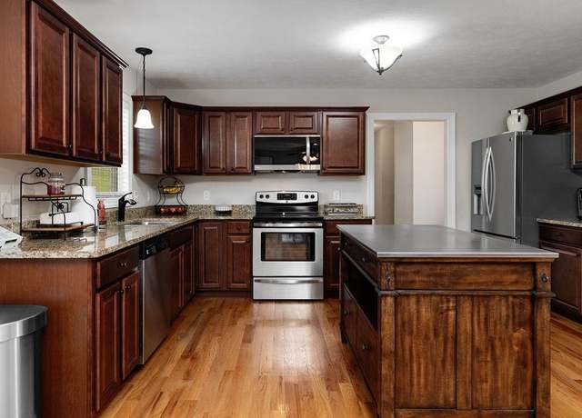 Property at 15 Devonshire Ct, Fishersville, VA 22939, 4 beds, 3 baths