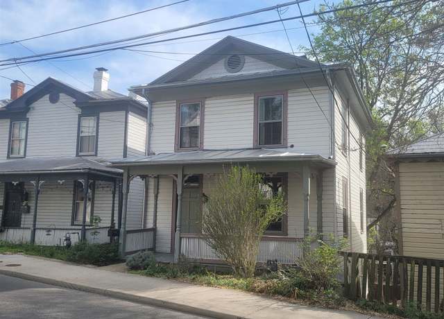 Property at 940 Beverley St W, Staunton, VA 24401, 3 beds, 3 baths