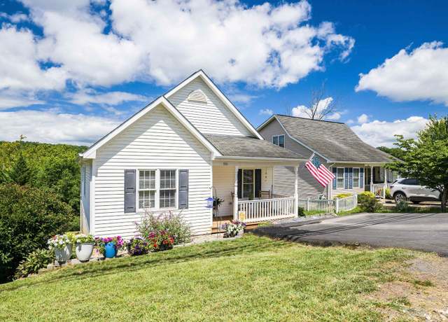 Property at 1006 Middlebrook Ave, Staunton, VA 24401, 2 beds, 2 baths