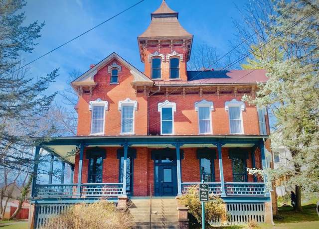 Property at 20 Jefferson St N, Staunton, VA 24401, 5 beds, 5 baths