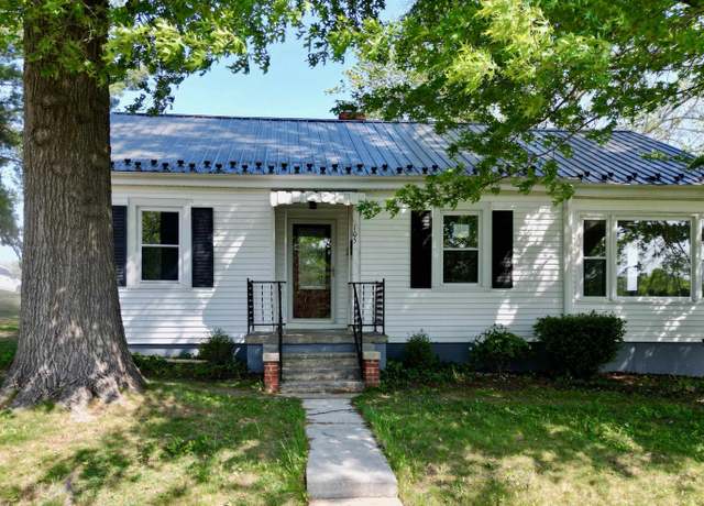 Property at 105 Waverly St, Staunton, VA 24401, 3 beds, 2 baths