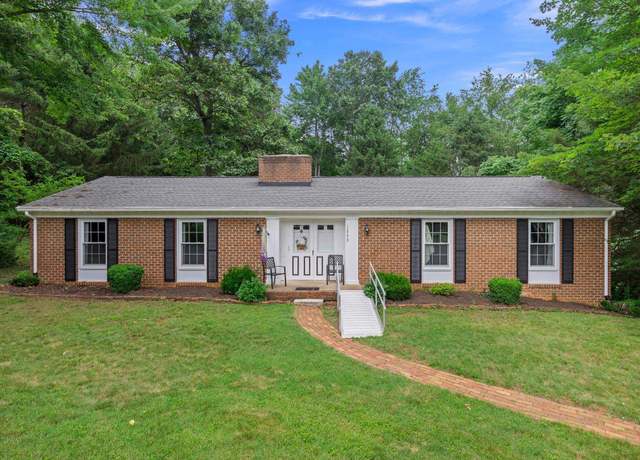 Property at 1233 Pinehurst Rd, Staunton, VA 24401, 4 beds, 3 baths