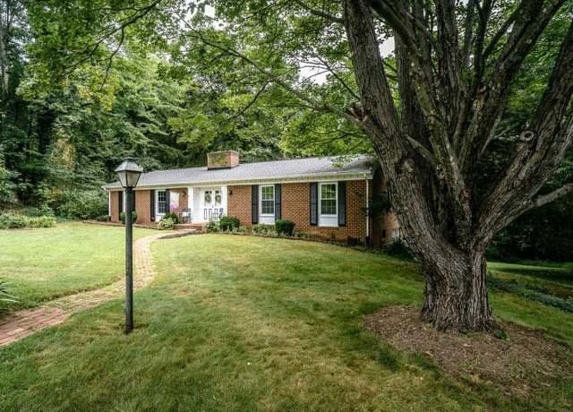 Property at 1233 Pinehurst Rd, Staunton, VA 24401, 4 beds, 3 baths