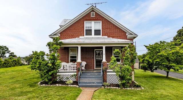 Photo of 39 Oak St, Fishersville, VA 22939