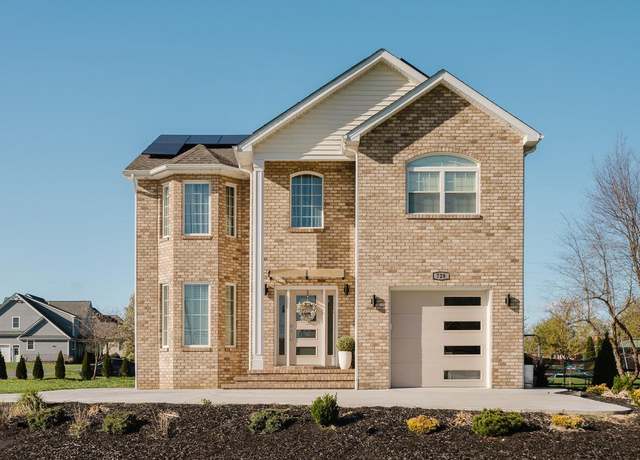 Property at 728 Mason St, Dayton, VA 22821, 4 beds, 2.5 baths