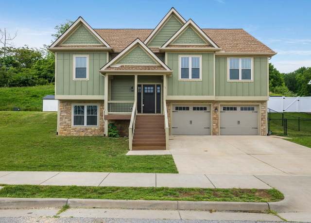 Property at 17 Mcilwee Ln, Staunton, VA 24401, 4 beds, 3.5 baths