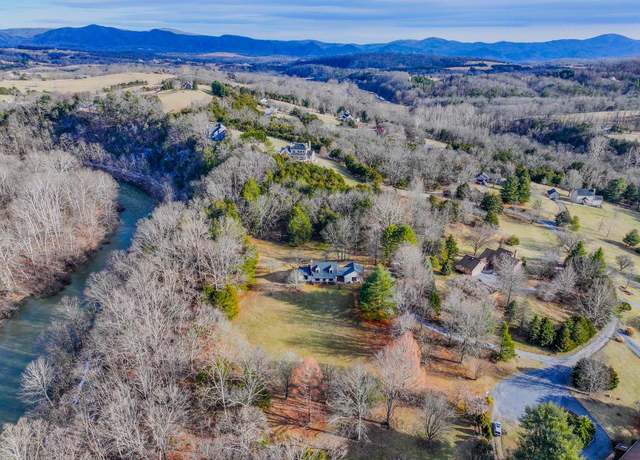 Property at 314 Riverbend Dr, Lexington, VA 24450, 4 beds, 3.5 baths