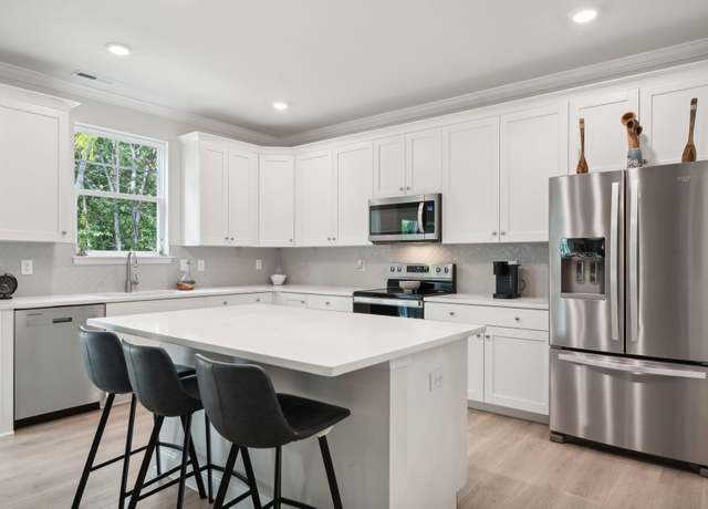 Property at 55 Liberty Ln, Keswick, VA 22947, 4 beds, 2.5 baths