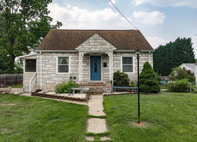 Property at 310 Spotswood Ave E, Elkton, VA 22827, 3 beds, 1.5 baths
