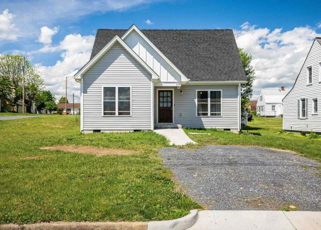 Property at 250 Washington Ave W, Elkton, VA 22827, 3 beds, 2.5 baths