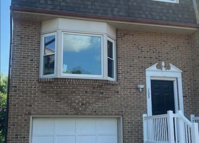 Property at 209 Wakefield Pl, Harrisonburg, VA 22801, 2 beds, 1.5 baths