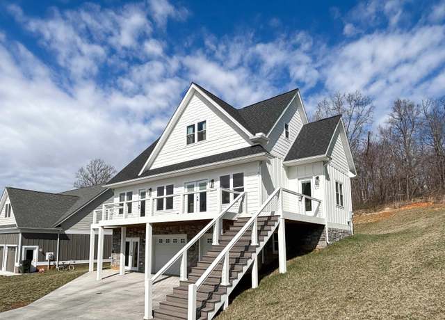 Property at 43 Mcilwee Ln, Staunton, VA 24401, 4 beds, 3.5 baths