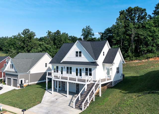 Property at 43 Mcilwee Ln, Staunton, VA 24401, 4 beds, 3.5 baths