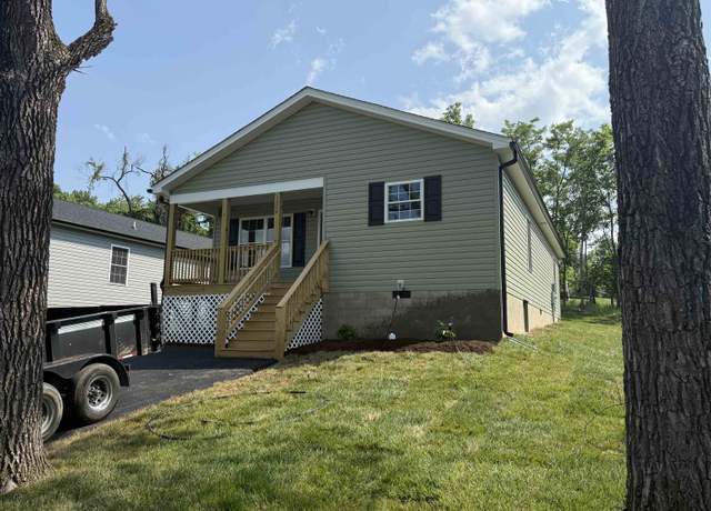 Property at 1024 D St, Waynesboro, VA 22980, 3 beds, 2 baths