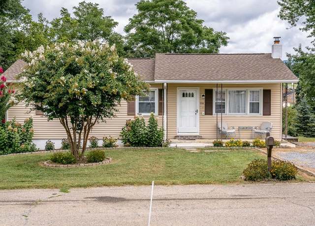 Property at 118 Lucas Ln, Elkton, VA 22827, 4 beds, 2 baths