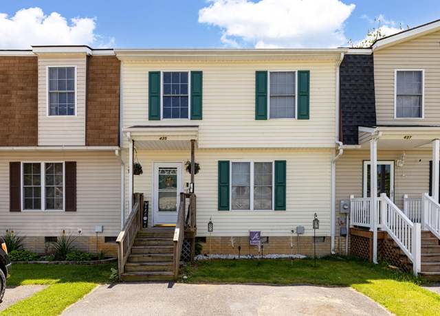 Property at 435 Wirt Ave, Elkton, VA 22827, 3 beds, 2.5 baths