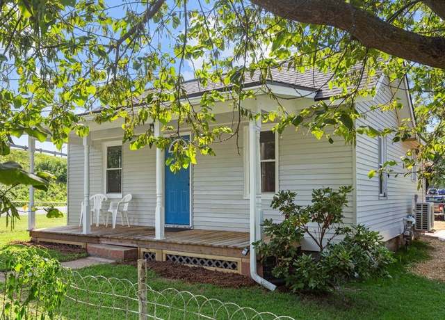 Property at 821 Bayard Ave N, Waynesboro, VA 22980, 2 beds, 1 bath
