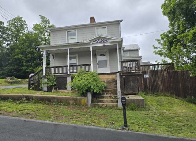 Property at 1111 Maple St, Staunton, VA 24401, 3 beds, 2 baths