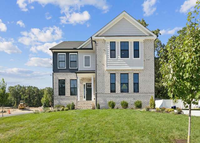 Property at 21 Avonwoods Dr, Staunton, VA 24401, 4 beds, 3 baths