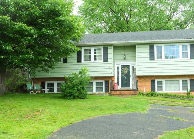 Property at 108 Fox Hill Dr, Staunton, VA 24401, 4 beds, 3 baths