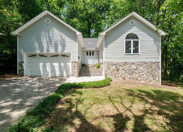 Property at 370 Flower Dr, Mcgaheysville, VA 22840, 3 beds, 2.5 baths