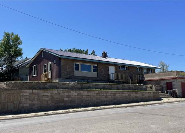 Property at 601 12th Avenue St, Circle, MT 59215, 3 beds, 2 baths