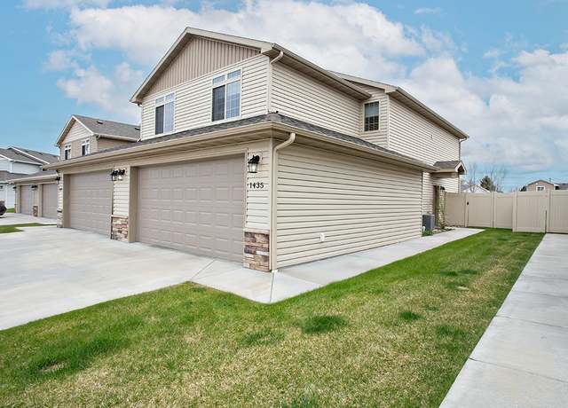 Property at 1435 Naples St, Billings, MT 59105, 2 beds, 2.5 baths