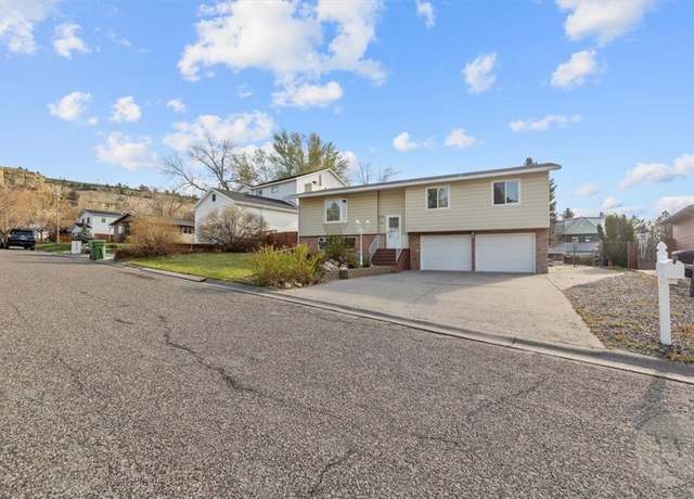 Property at 2917 Silverwood St, Billings, MT 59102, 4 beds, 3 baths