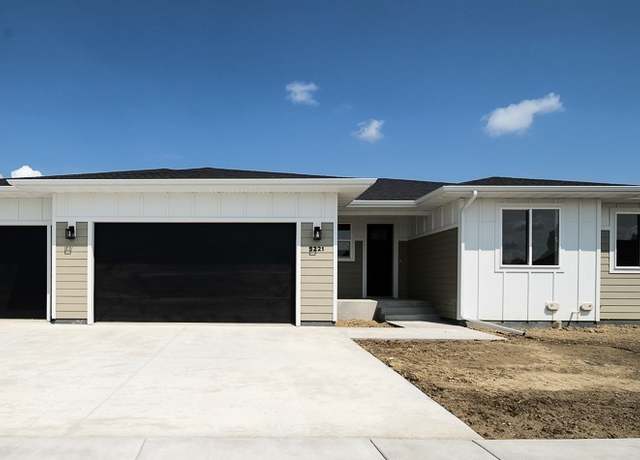Property at 5221 Camp Ln, Billings, MT 59106, 5 beds, 3 baths