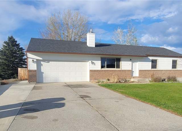Property at 67 W Antelope Trl, Billings, MT 59105, 5 beds, 3 baths