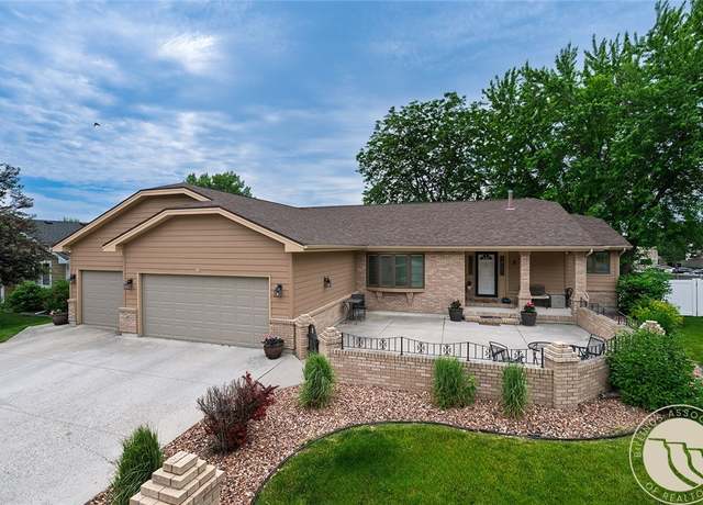 Property at 8 Stanford Court Ct, Billings, MT 59102, 4 beds, 3 baths