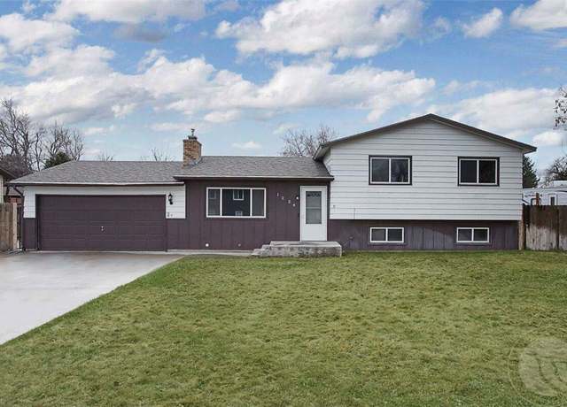 Property at 1224 Dublin St St, Billings, MT 59105, 4 beds, 2 baths