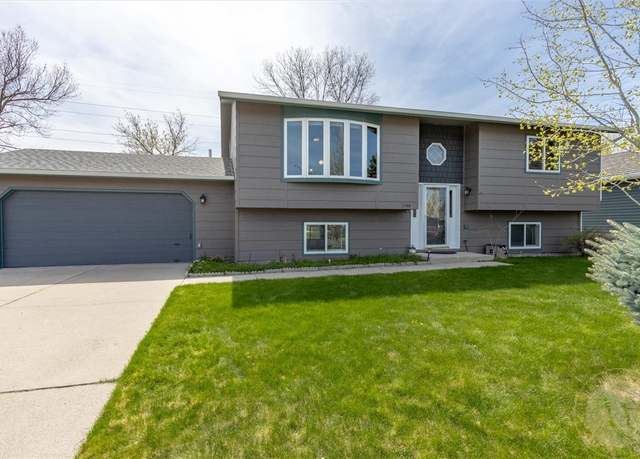 Property at 1140 Governors Blvd, Billings, MT 59105, 3 beds, 3.5 baths