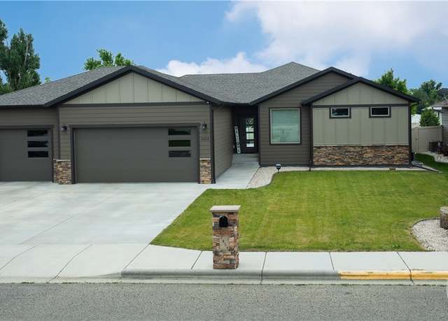 Property at 2454 Greenbriar Rd, Billings, MT 59105, 5 beds, 3 baths