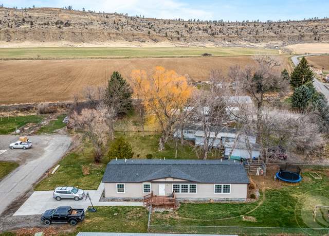 Property at 412 2nd Street St NE, Park City, MT 59063, 4 beds, 2 baths