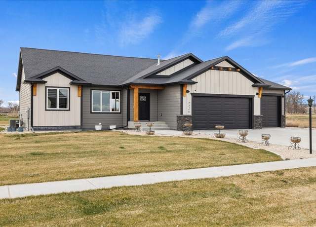 Property at 7126 Skycrest Dr, Billings, MT 59106, 5 beds, 3 baths