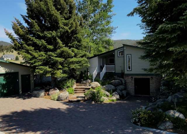 Property at 239 Meadow View Dr, Butte, MT 59701, 3 beds, 2 baths