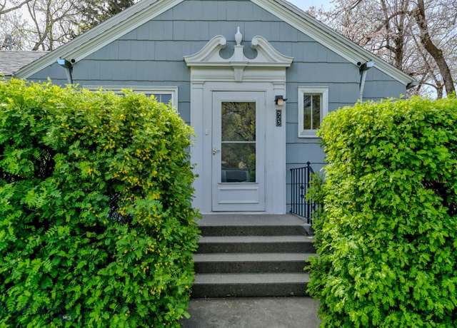 Property at 923 W Clark St, Livingston, MT 59047, 3 beds, 2 baths