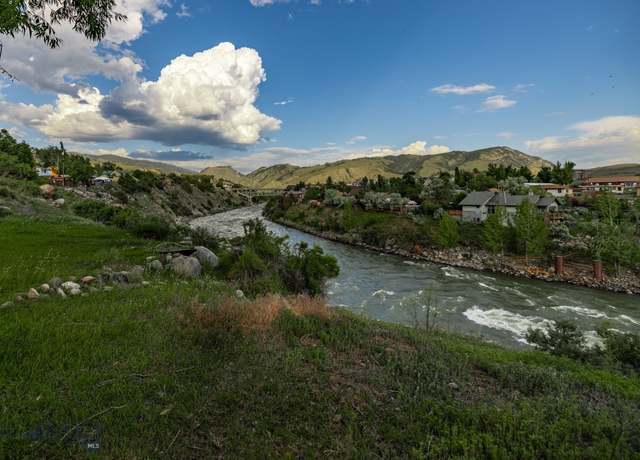 Property at 104 Vista St, Gardiner, MT 59030, 2 beds, 2 baths