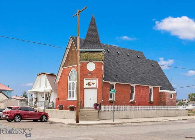 Property at 701 S Dakota St, Butte, MT 59701, 2 beds, 3 baths