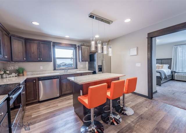 Property at 303 S 19th St, Bozeman, MT 59718, 9 beds, 6 baths
