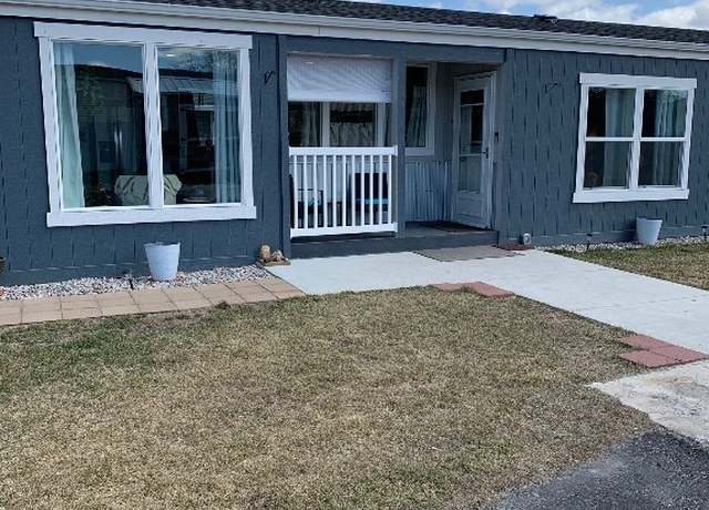 Property at 1482 Easy St, Butte, MT 59701, 3 beds, 2 baths